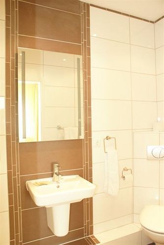 דיסבורג Hotel Akazienhof מראה חיצוני תמונה