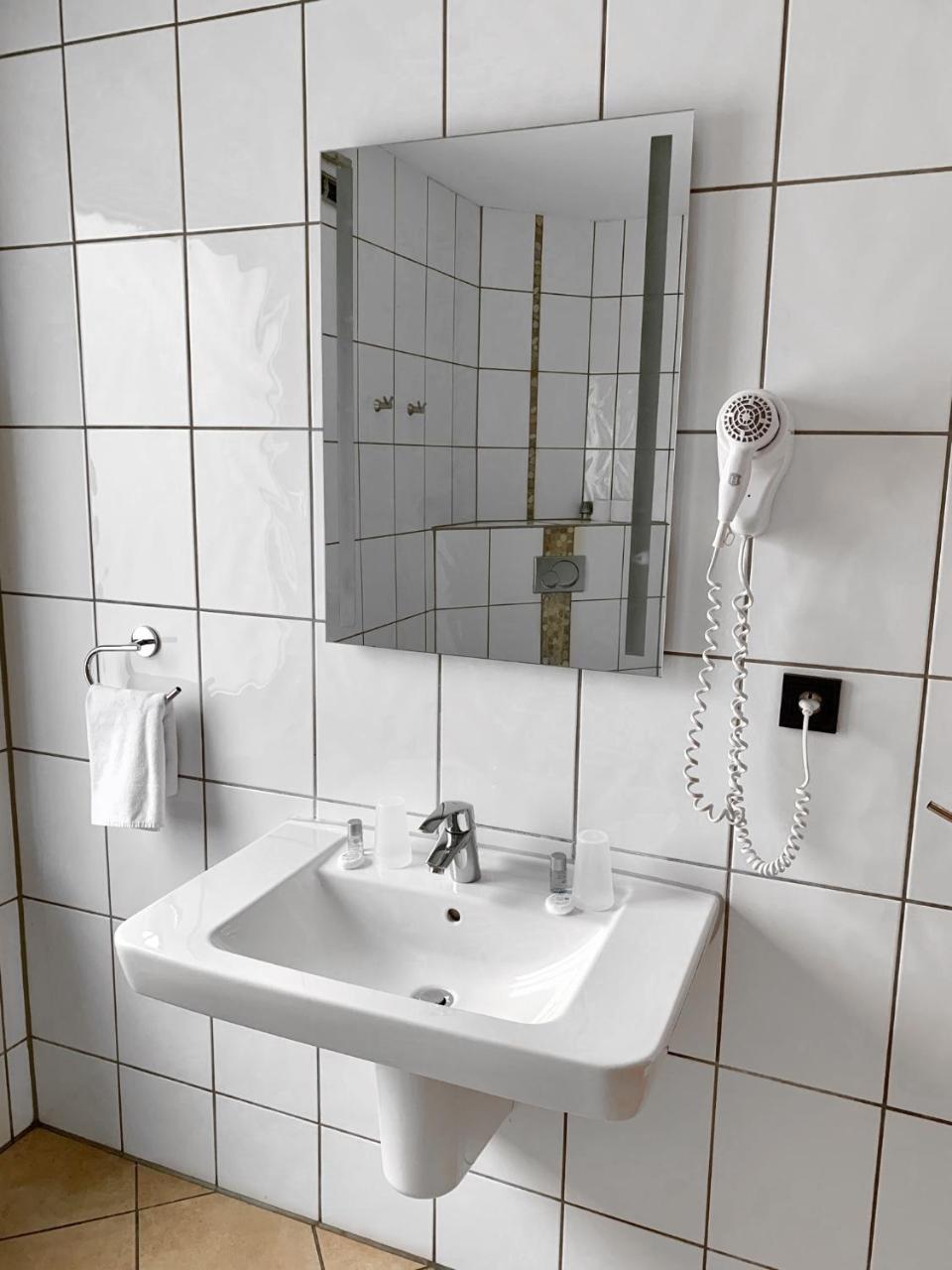 דיסבורג Hotel Akazienhof מראה חיצוני תמונה